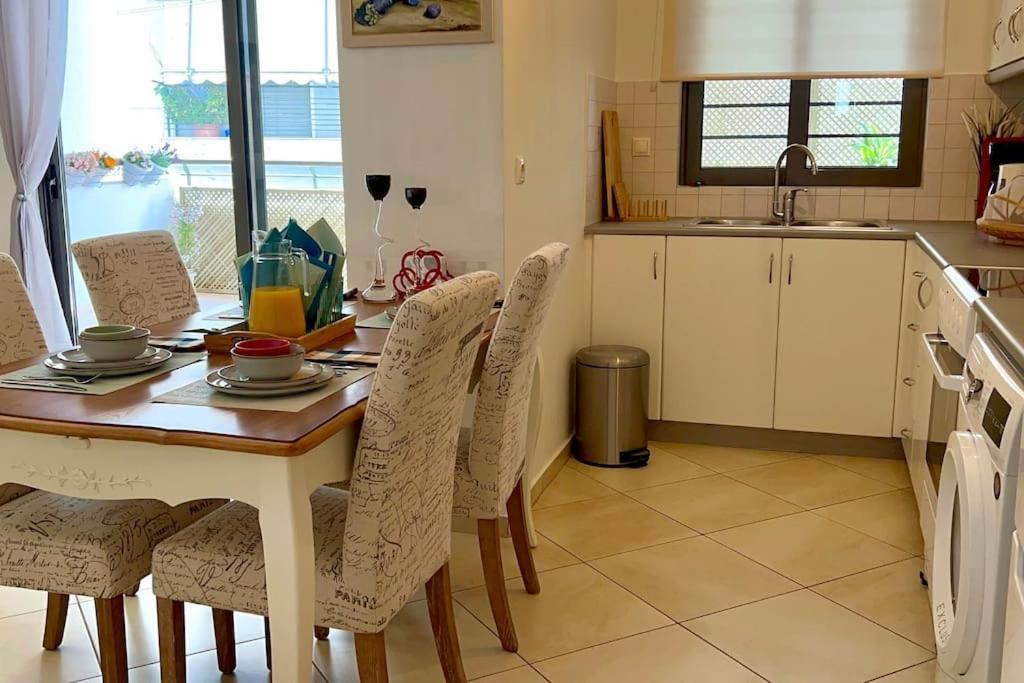 Elegant Apt 50Meters Close Acropolis Atenas Exterior foto